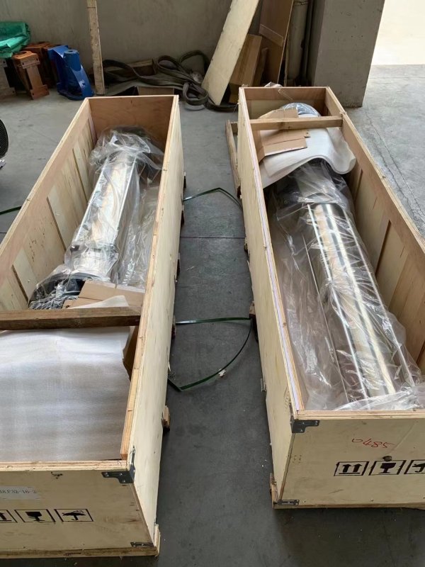 輕型(xing)立式多級離心(xin)泵